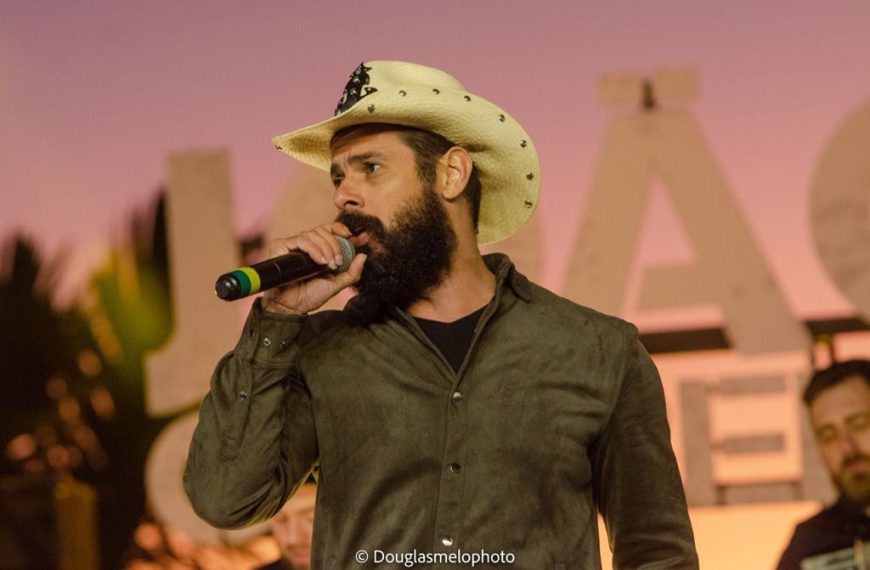 Despedida do Mundo Sertanejo: Luto pela Perda de João Carreiro, Uma Voz Inesquecível!